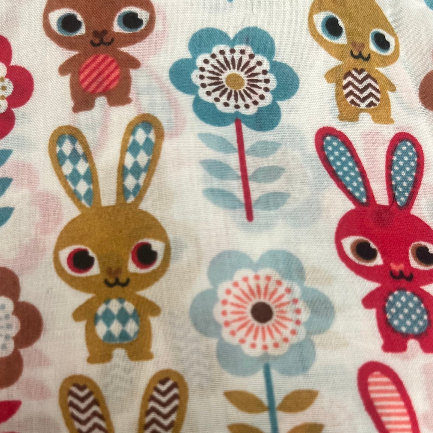 Patterned bunnies square bed